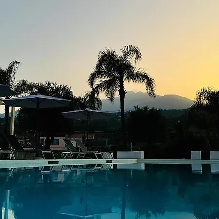 In With Private Swimming Pool, Be Inside Or Outside Holiday home