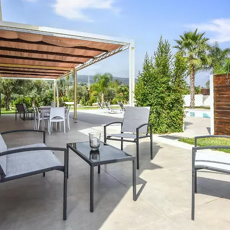 In With Private Swimming Pool, Be Inside Or Outside *